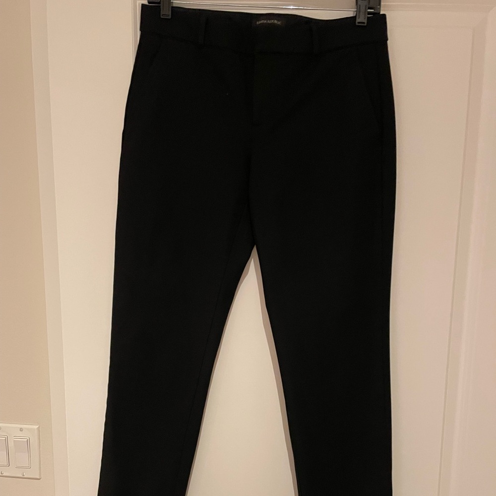 Banana Republic women blacks straight leg pants with 4 packets in size 4